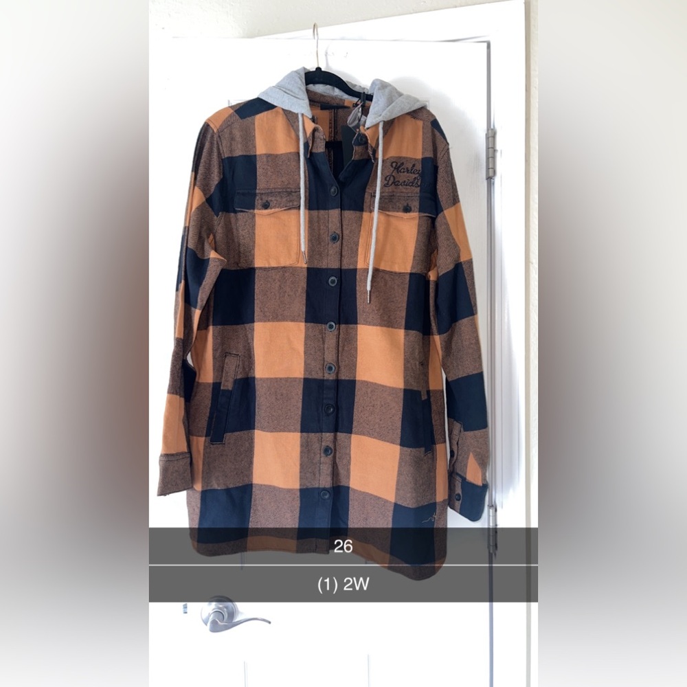 BNWT Women’s tan and Blackness hooded flannel